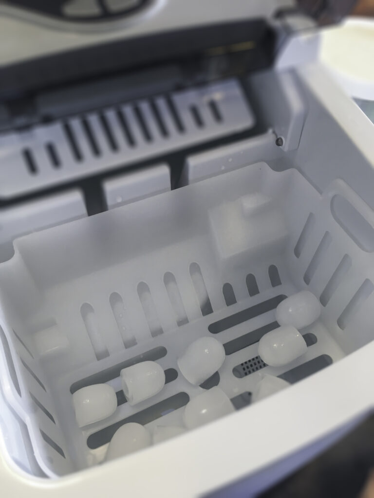 Clean ice cubes from automatic ice maker for residential kitchen